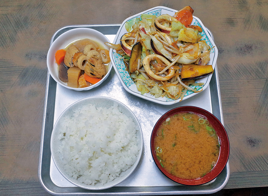 丸二食堂の一番人気、日替わりの「丸二定食」