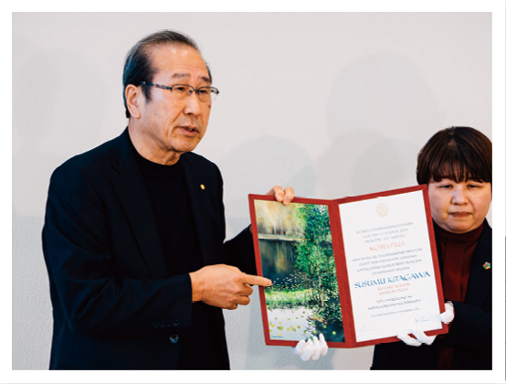 大阪国際空港到着後の記者会見の様子1