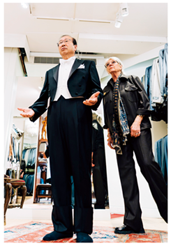 燕尾服のフィッティングの様子