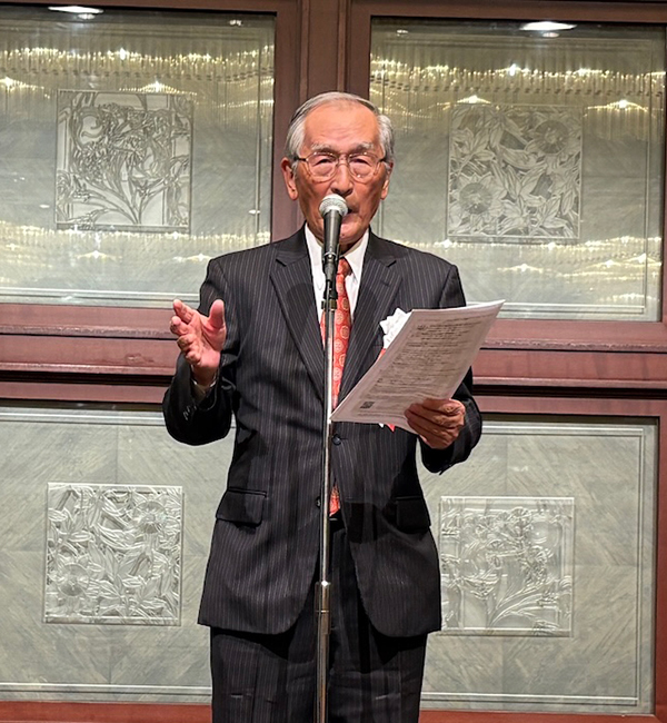 中川会長による活動報告および会計報告（総会）