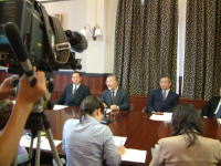記者会見の様子