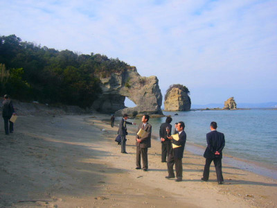 &nbsp;プライベートビーチと円月岬？