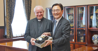 ローマ教皇庁生命アカデミー会長一行が来学されました